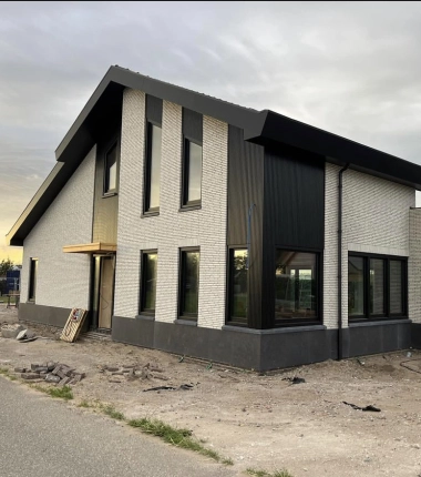 Natuurstenen gevels in Beverwijk