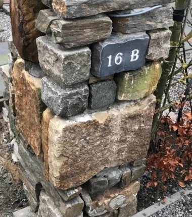 Natuurstenen Huisnummer- en Naambordjes in Beverwijk