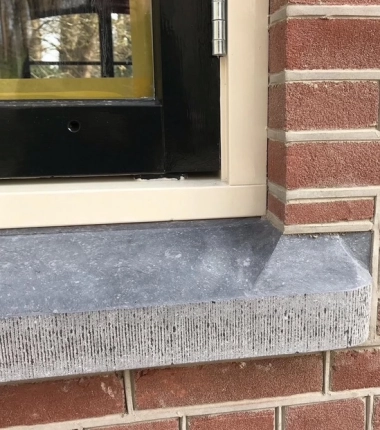 Welk natuursteen wordt gebruikt voor raamdorpels?