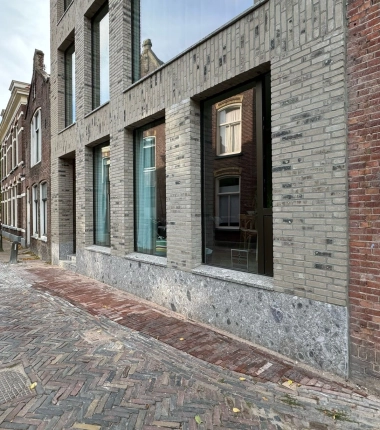 Welke natuursteen is geschikt voor gevelbekleding?