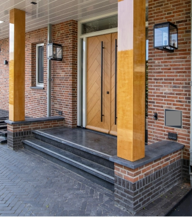 Natuurstenen muurafdekkers in Beverwijk